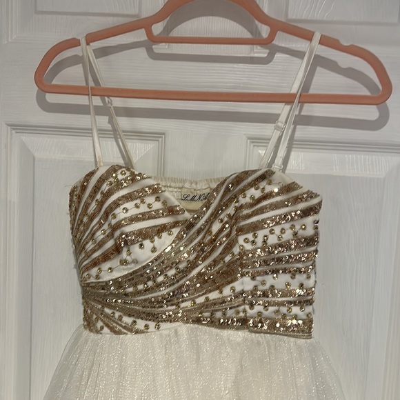 Beautiful medium dress - Picture 2 of 4